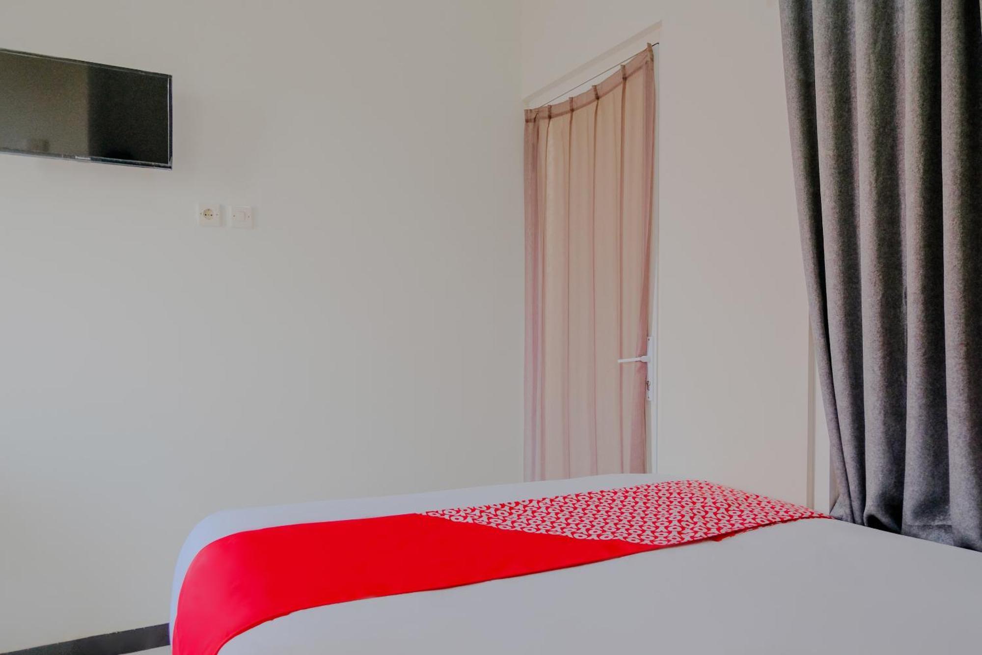 באטו Oyo 2376 Tiara Family Residence מראה חיצוני תמונה