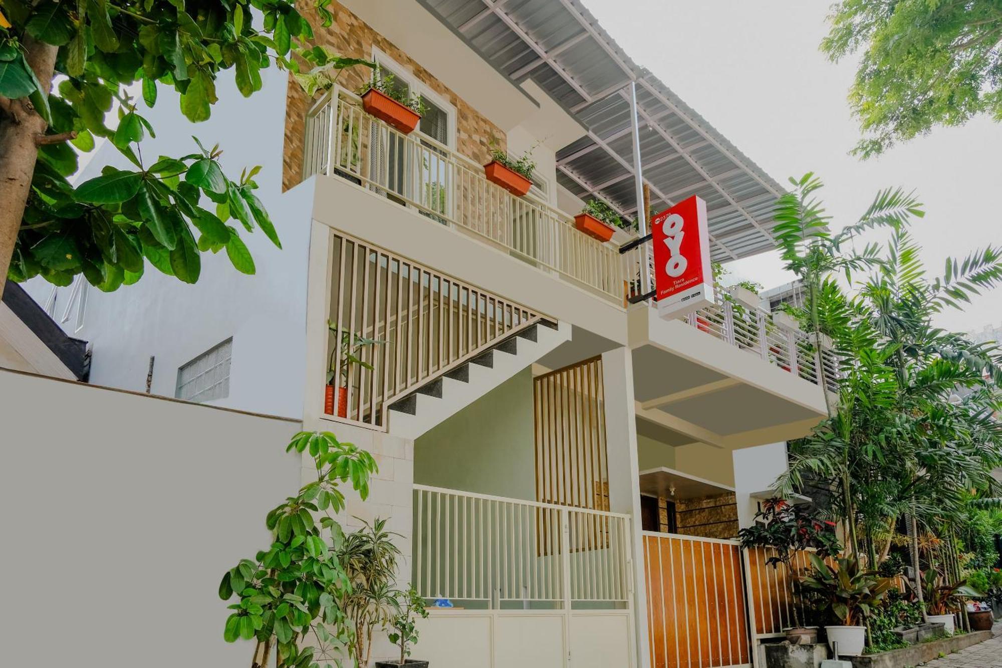 באטו Oyo 2376 Tiara Family Residence מראה חיצוני תמונה